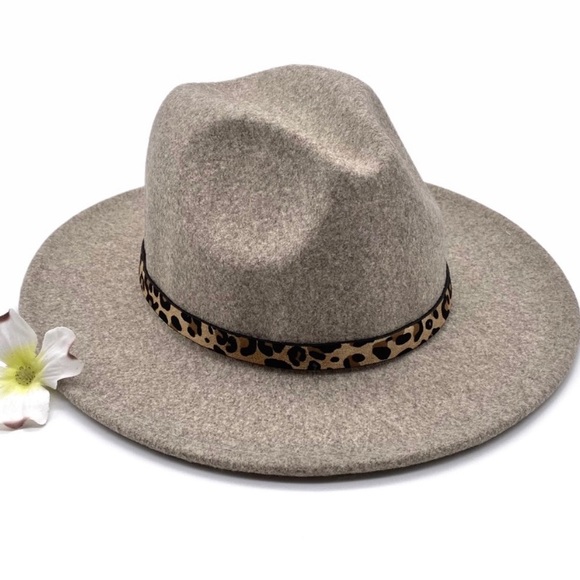 NWT Oak River Company Panama Felt Fedora Hat, OS.
New condition with tags. - Picture 6 of 9